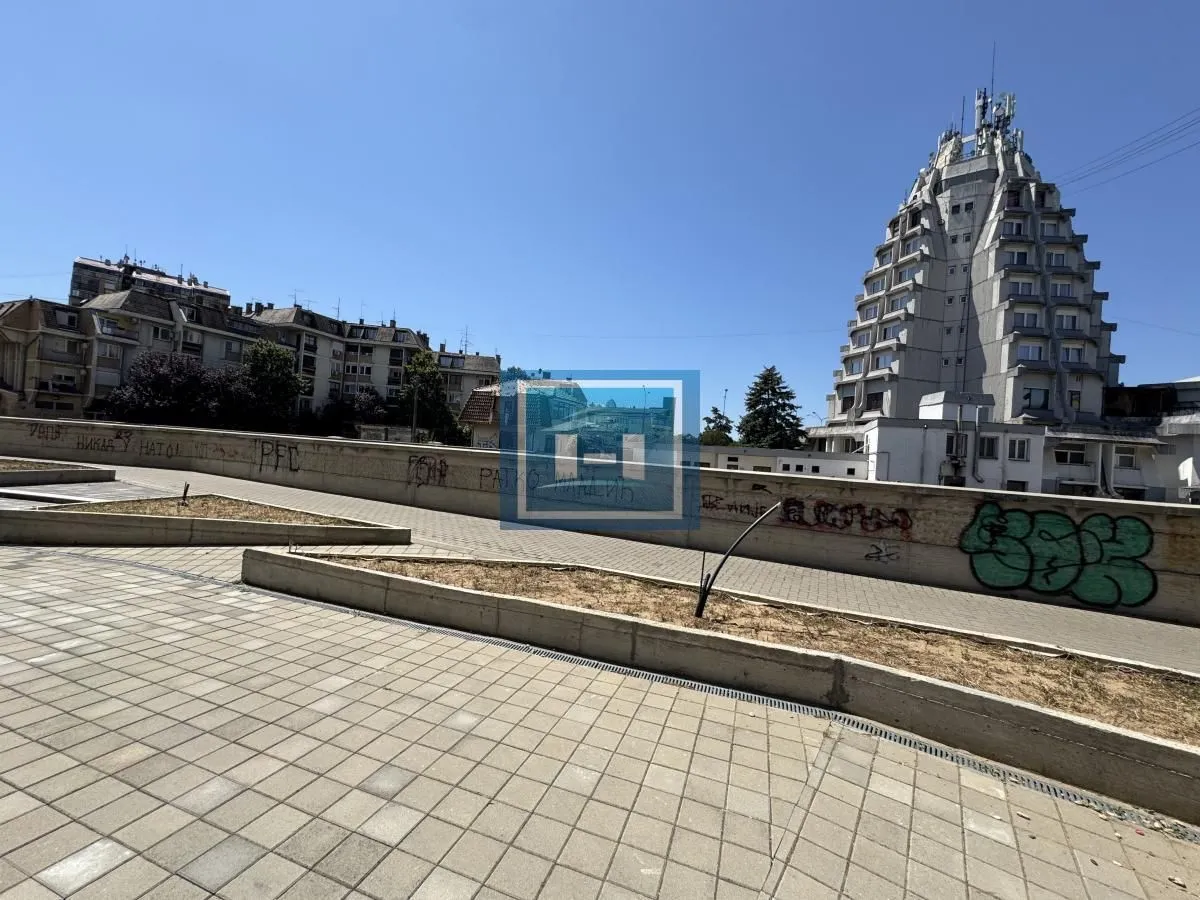 Izdavanje, poslovni prostor, 240m², Centar, Paraćin