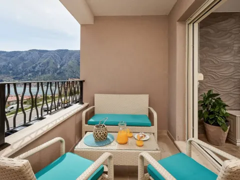 Izdavanje, dvosoban stan, 62m², Sveta Vrača, Kotor - image 5