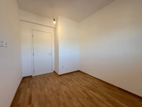 Prodaja, trosoban stan, 105m², Stari Aerodrom, Podgorica - image 9