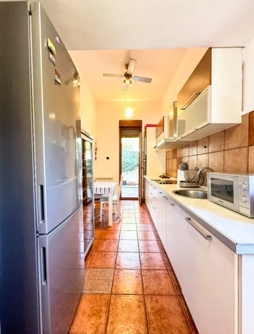 Izdavanje, kuća, 285m², Gorica C, Podgorica