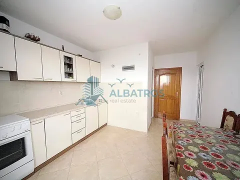 Rent, apartment, 200m², Sutomore, Bar - image 1