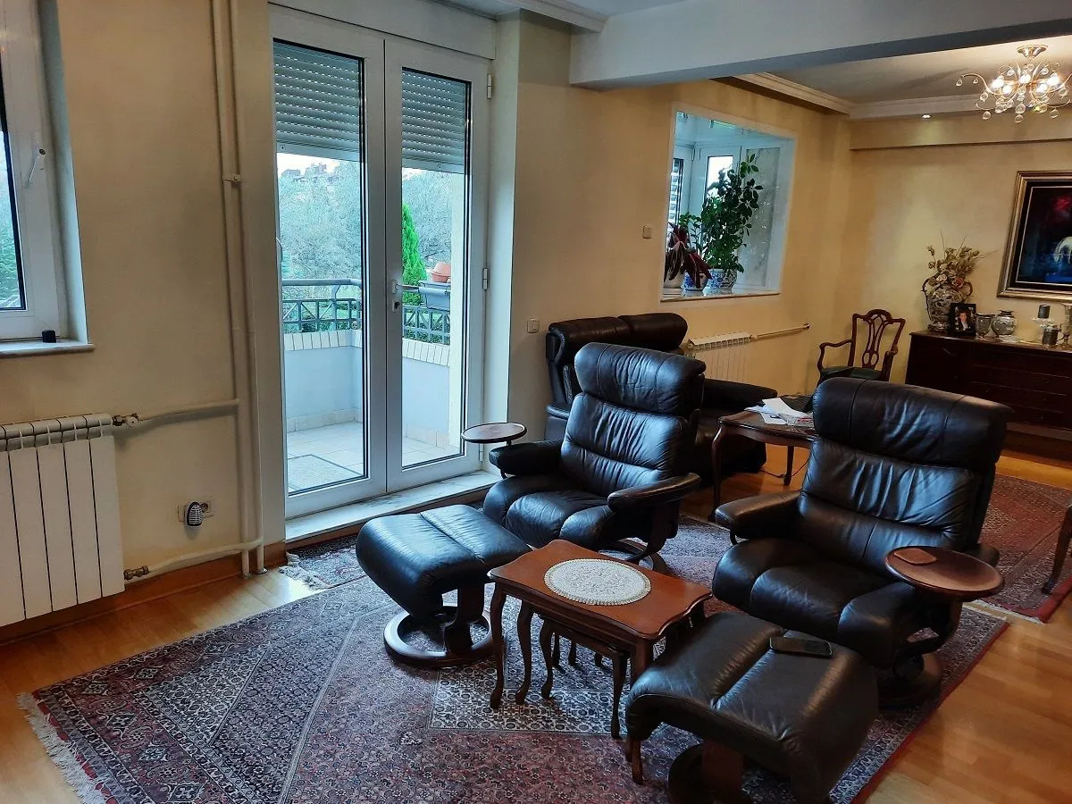Prodaja, kuća, 350m², Bežanijska Kosa Sve Podlokacije, Beograd