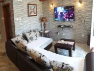 Izdavanje, kuća, 170m², Kostanjica, Kotor - image 11