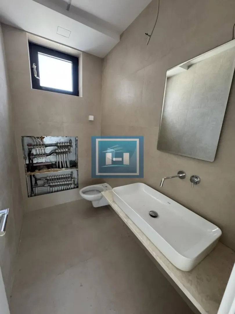 Izdavanje, poslovni prostor, 255m², Centar, Paraćin