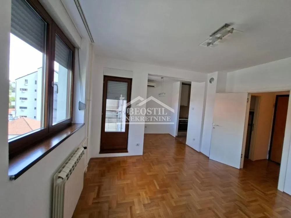 Rent, two bedroom apartment, 43m², Vračar Sve Podlokacije, Beograd