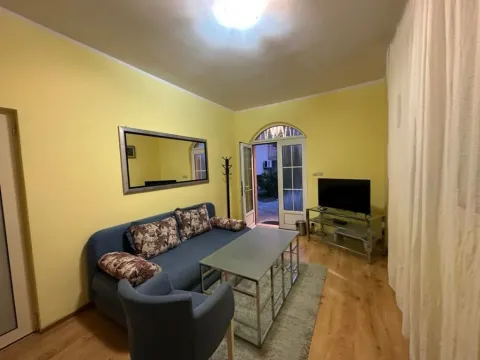 Izdavanje, kuća, 40m², Stari Aerodrom, Podgorica - image 9