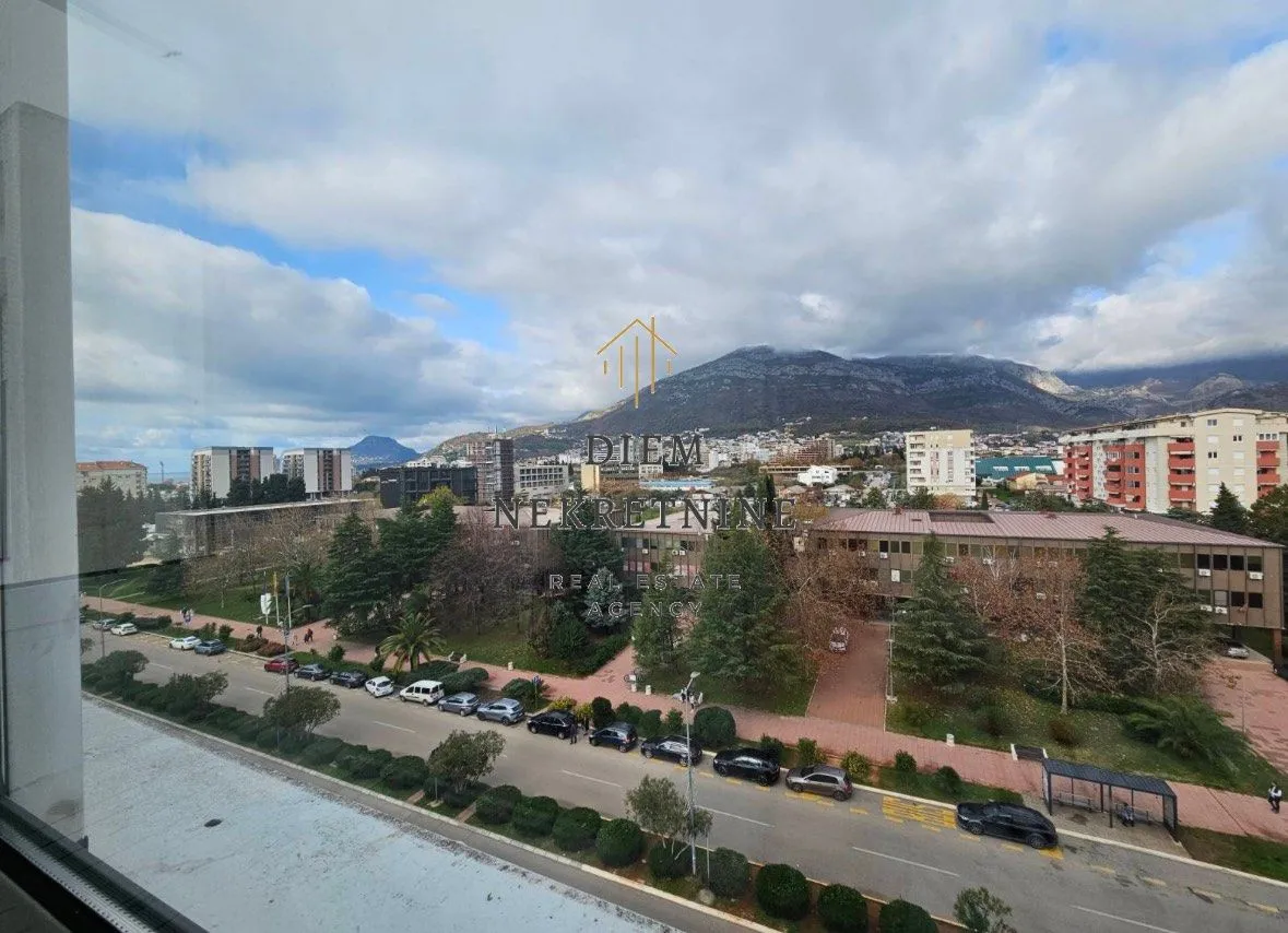 Izdavanje, garsonjera, 35m², Centar, Bar