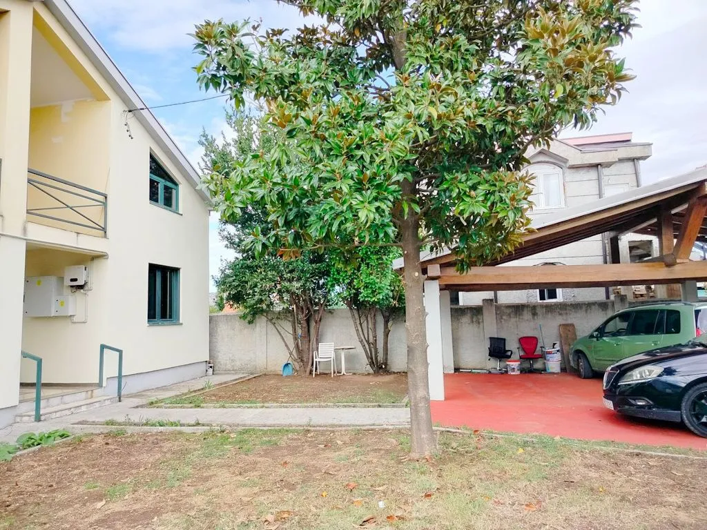 Prodaja, kuća, 280m², Donja Gorica, Podgorica