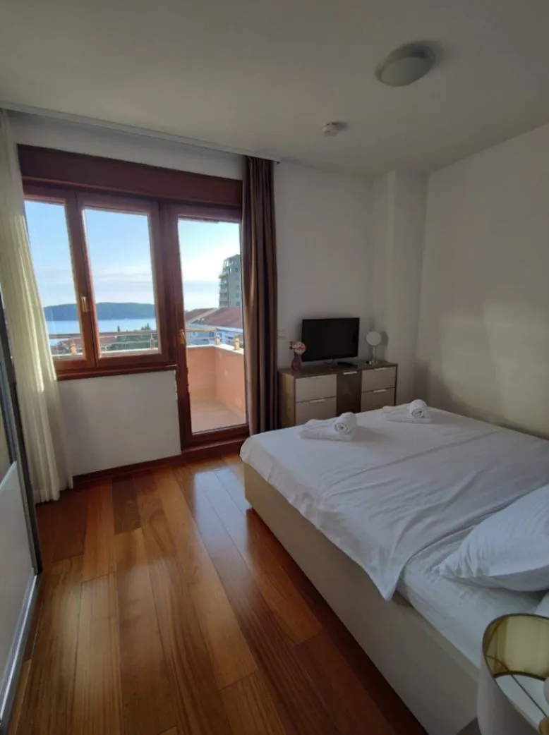 Rent, apartment, 70m², Bečići, Budva