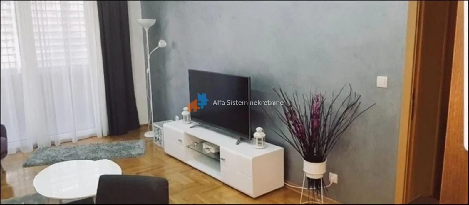 Izdavanje, četvorosoban stan, 96m², Vračar Sve Podlokacije, Beograd