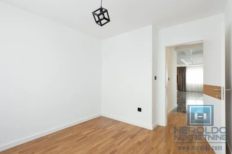 Prodaja, stan, 340m², Kajsijar, Jagodina