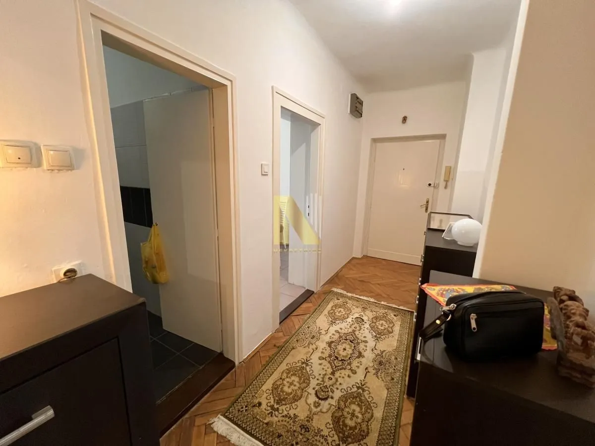 Izdavanje, trosoban stan, 61m², Stari grad, Novi Sad