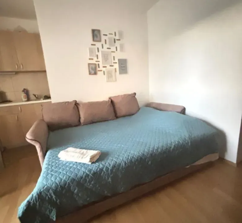 Izdavanje, garsonjera, 30m², Bečići, Budva