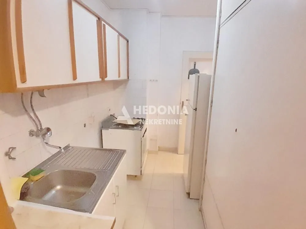 Small kitchen with a sink, cabinetry, and kitchen appliances.