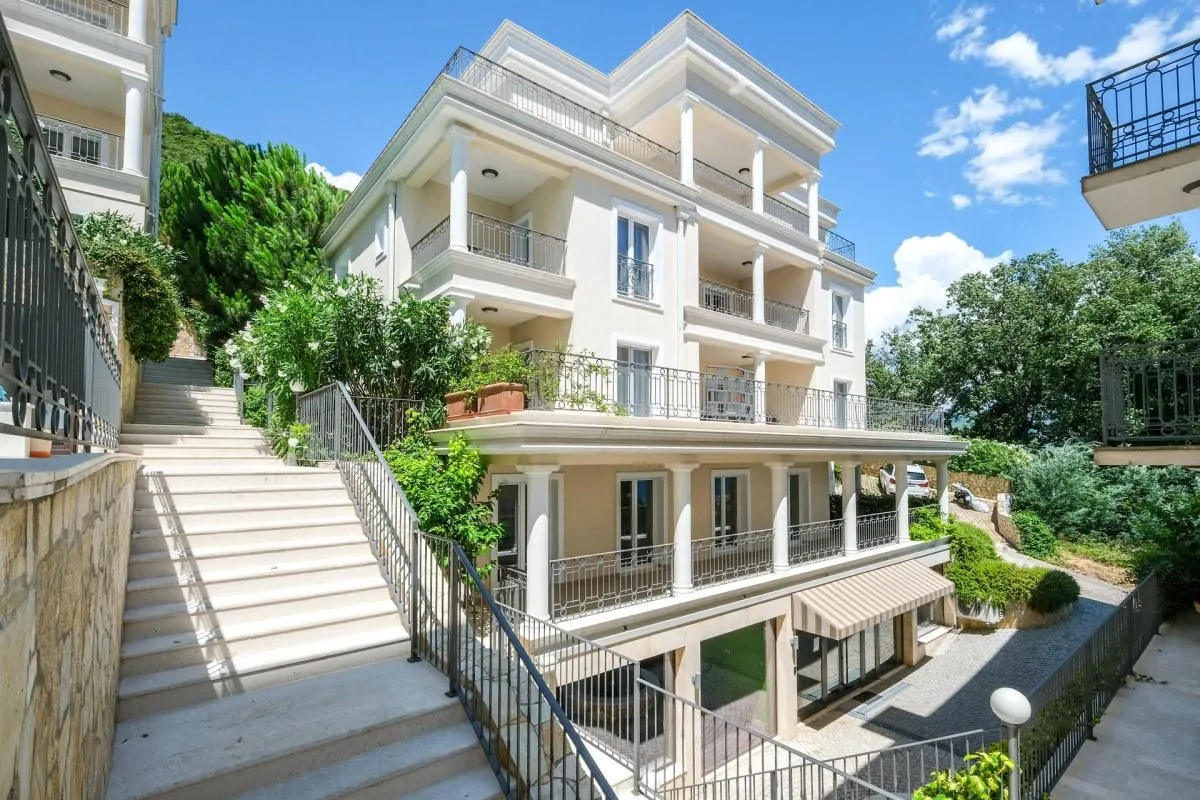Prodaja, trosoban stan, 166m², Đenovići, Herceg Novi