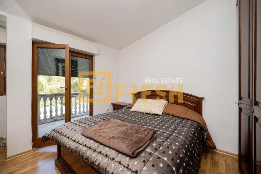 Izdavanje, trosoban stan, 140m², Gorica C, Podgorica