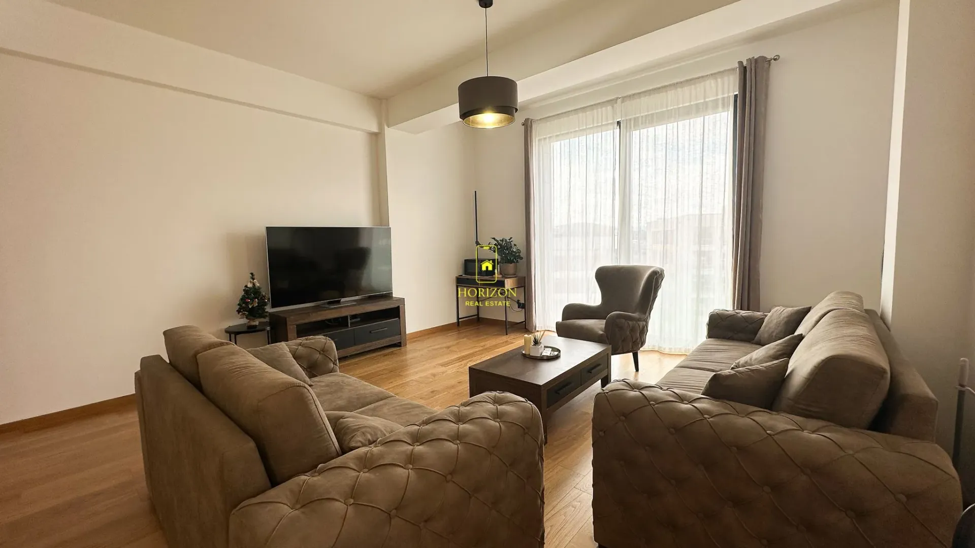 Izdavanje, dvosoban stan, 83m², Kod Capital Plaze, Podgorica