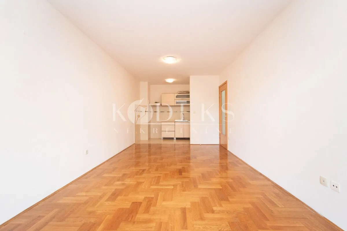 Izdavanje, poslovni prostor, 66m², Stari Aerodrom, Podgorica