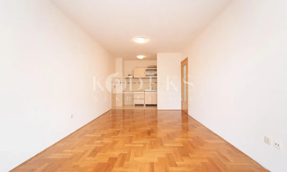 Izdavanje, poslovni prostor, 66m², Stari Aerodrom, Podgorica