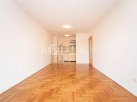 Rent, office space, 66m², Stari Aerodrom, Podgorica