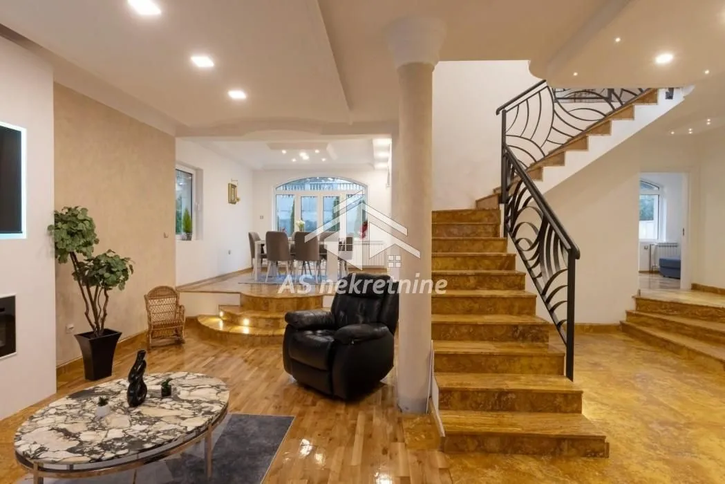 Izdavanje, kuća, 417m², Jajinci, Voždovac Sve Podlokacije
