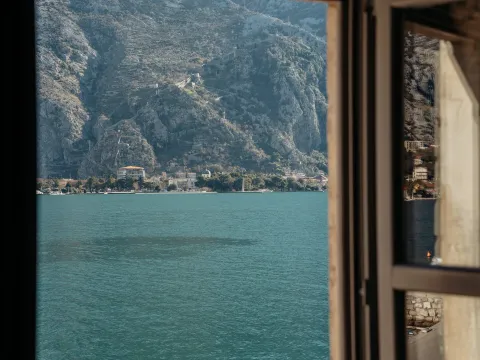 Izdavanje, kuća, 90m², Muo, Kotor - image 19