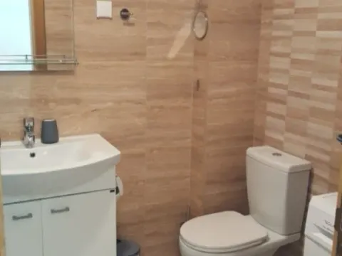 Izdavanje, dvosoban stan, 75m², Dumidran, Tivat - image 2