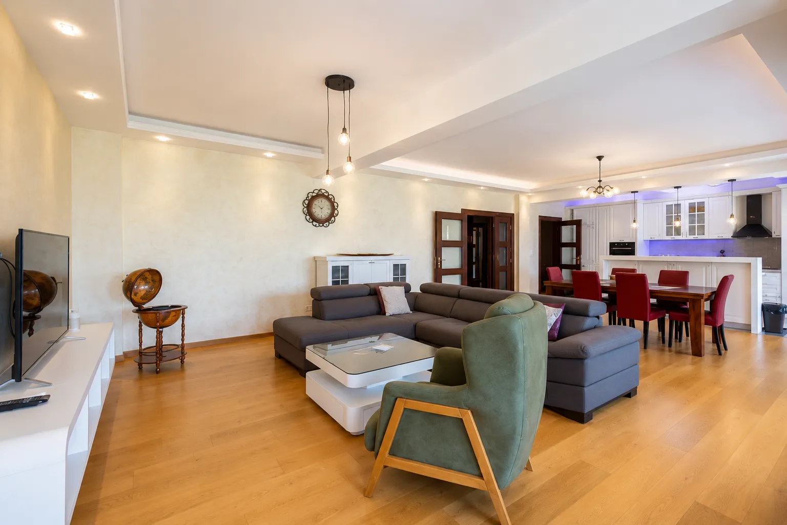 Rent, three bedroom apartment, 140m², Škaljari, Kotor