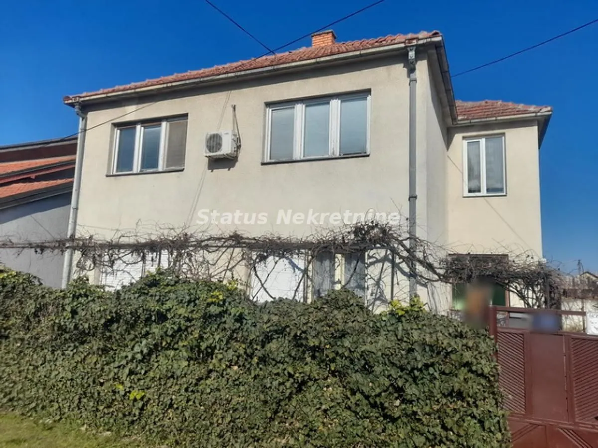 Prodaja, kuća, 180m², Centar, Inđija