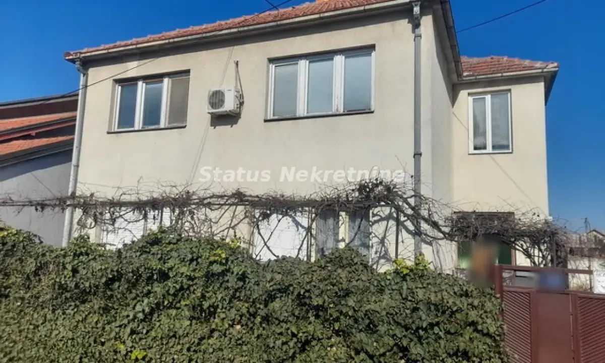 Prodaja, kuća, 180m², Centar, Inđija