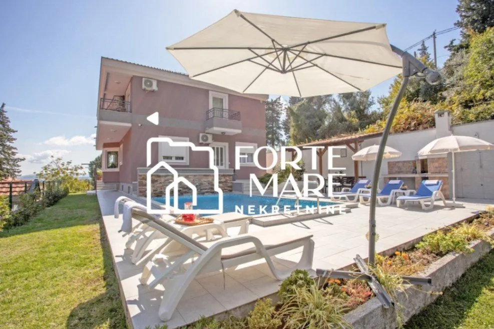 Sale, five bedroom apartment, 272m², Baošići, Herceg Novi