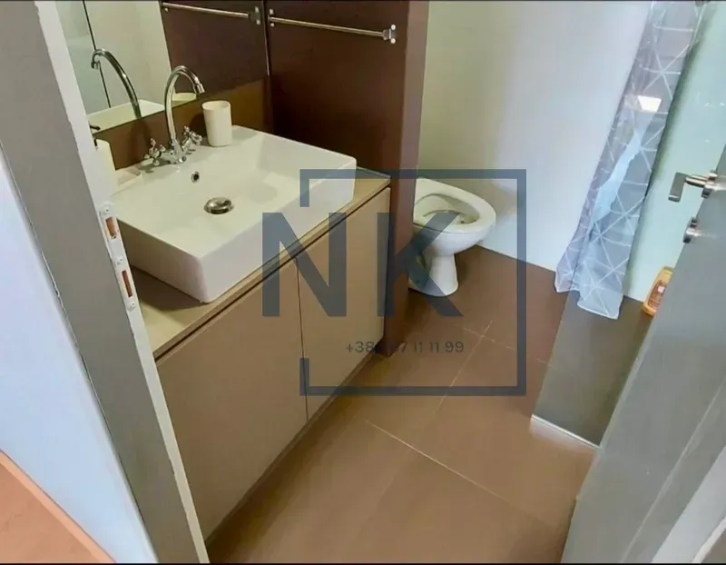 Bathroom with a washbasin and toilet.