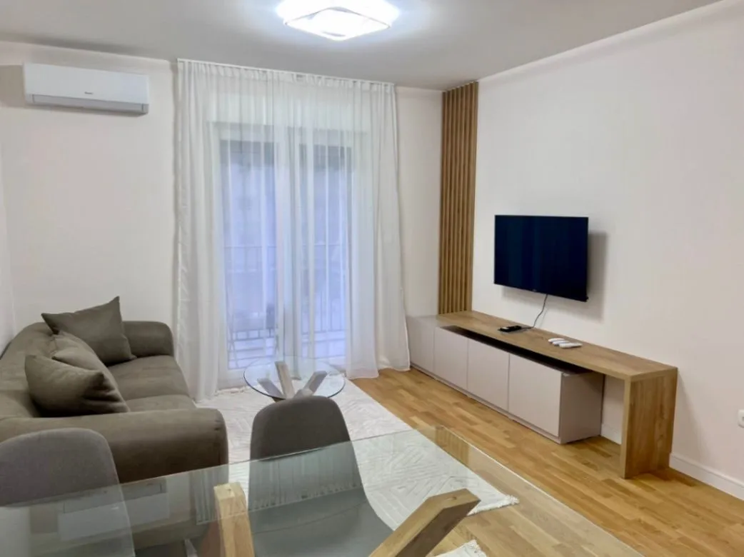 Izdavanje, jednosoban stan, 41m², Pobrežje, Podgorica
