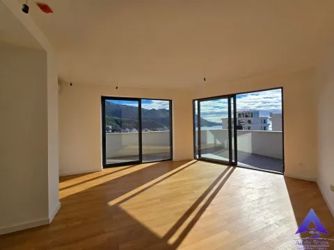 Sale, one bedroom apartment, 67m², Bečići, Budva - image 2