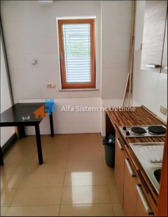 Izdavanje, četvorosoban stan, 135m², Autokomanda, Voždovac Sve Podlokacije