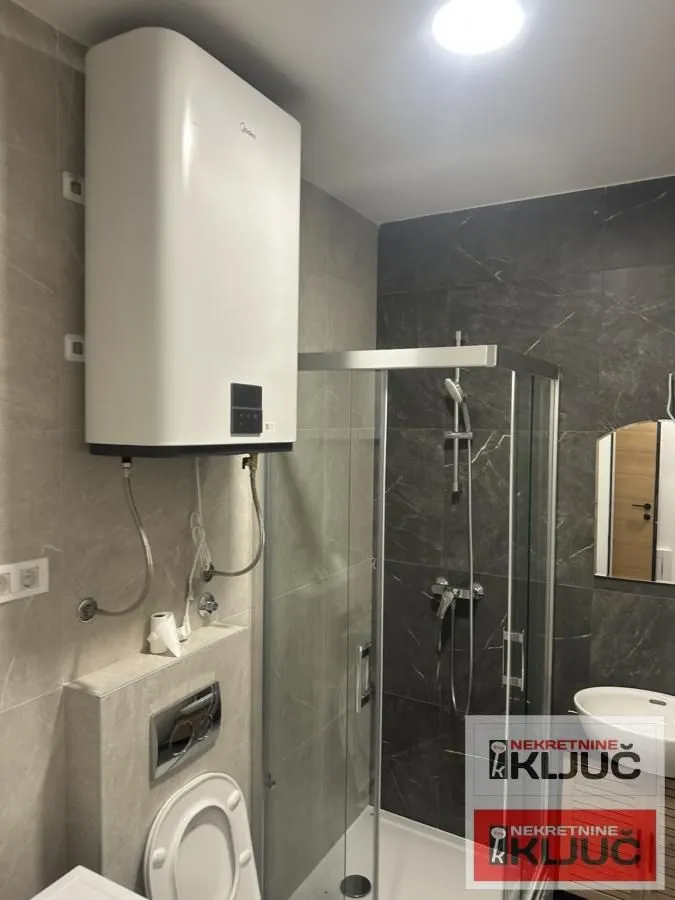 Izdavanje, jednosoban stan, 41m², Petrovaradin, Novi Sad