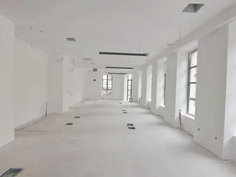 Izdavanje, poslovni prostor, 270m², Stari grad, Novi Sad - image 10
