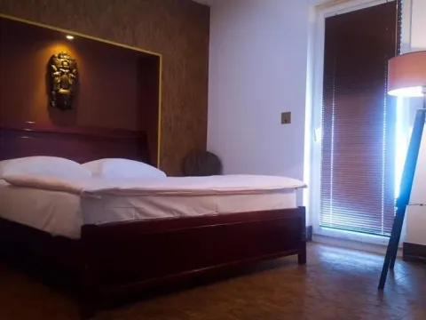 Prodaja, kuća, 280m², Zemun Ugrinovci, Zemun Sve Podlokacije - image 3