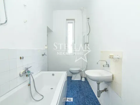 Izdavanje, poslovni prostor, 69m², Centar, Podgorica - image 9