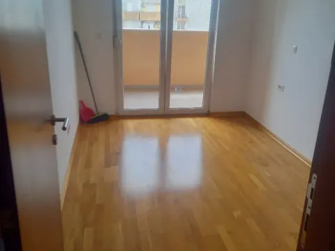 Izdavanje, trosoban stan, 72m², Tuški Put, Podgorica - image 12