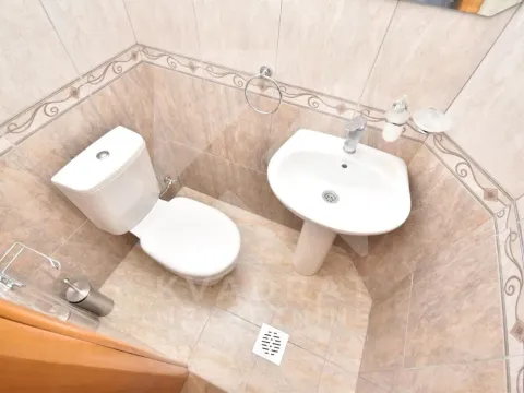 Izdavanje, kuća, 200m², Botun, Podgorica - image 15