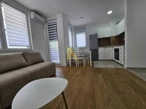 Izdavanje, jednosoban stan, 34m², Bulevar Evrope, Novi Sad Sve Podlokacije - image 2