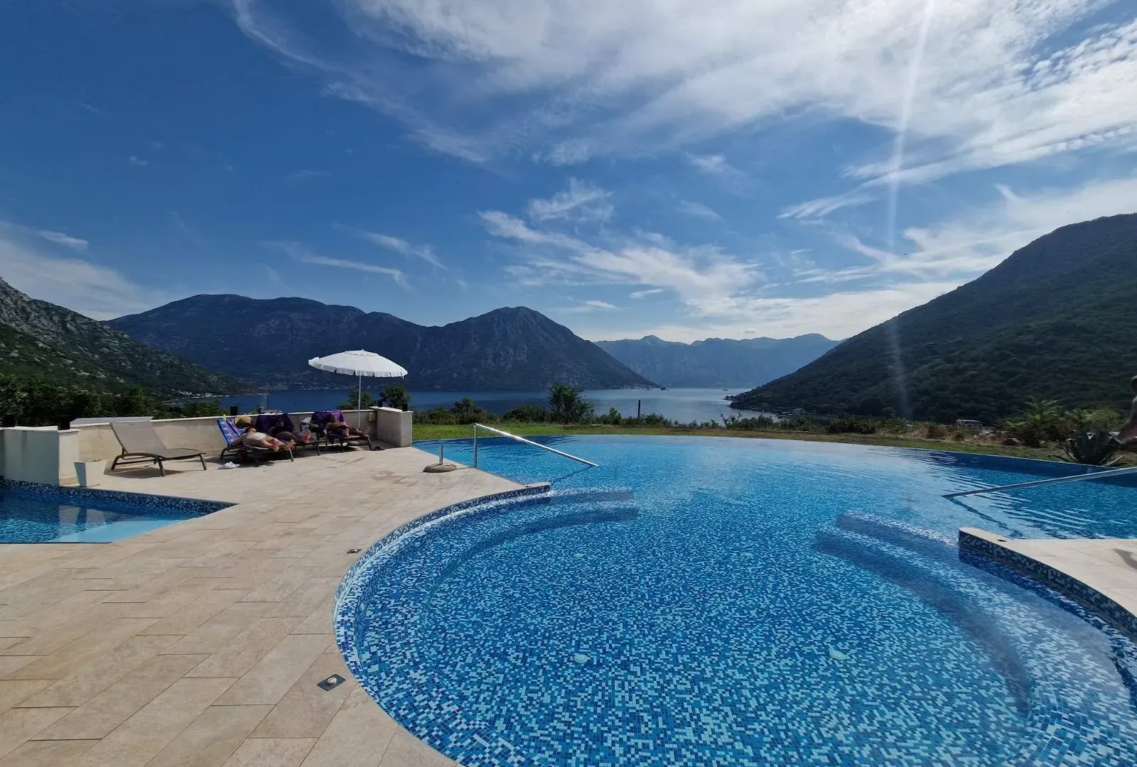 Prodaja, dvosoban stan, 84m², Morinj, Kotor