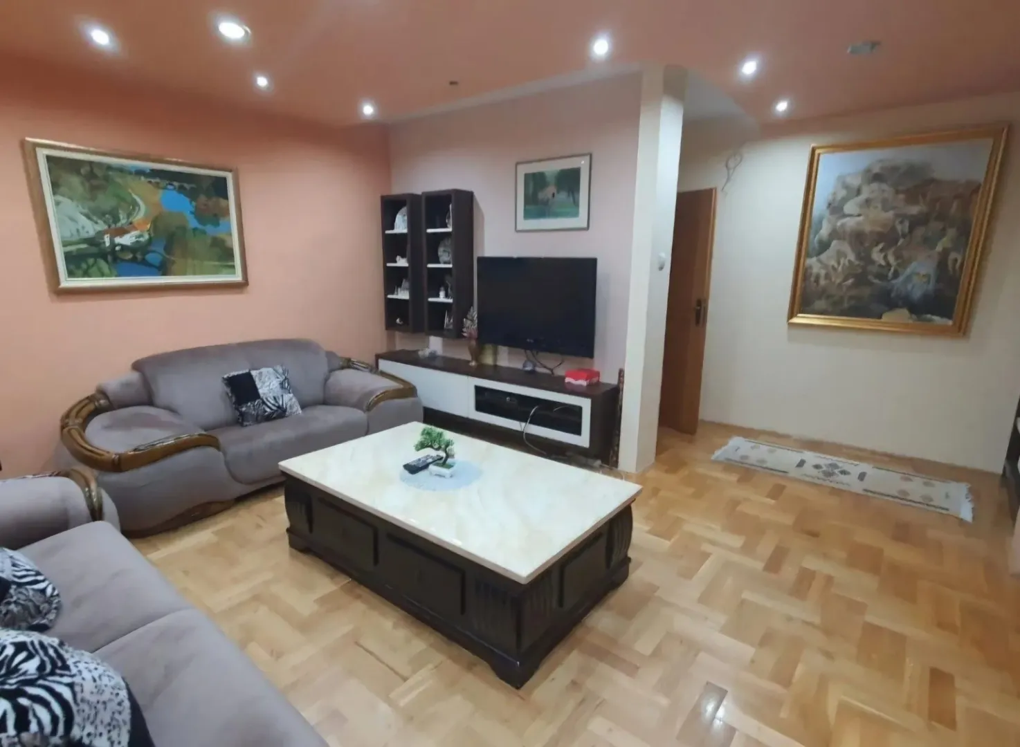 Izdavanje, jednosoban stan, 65m², Blok 6, Podgorica