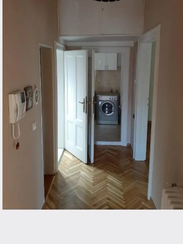 Izdavanje, četvorosoban stan, 125m², Savski Venac, Beograd