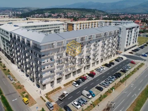 Prodaja, dvosoban stan, 72m², Stari Aerodrom, Podgorica - image 1