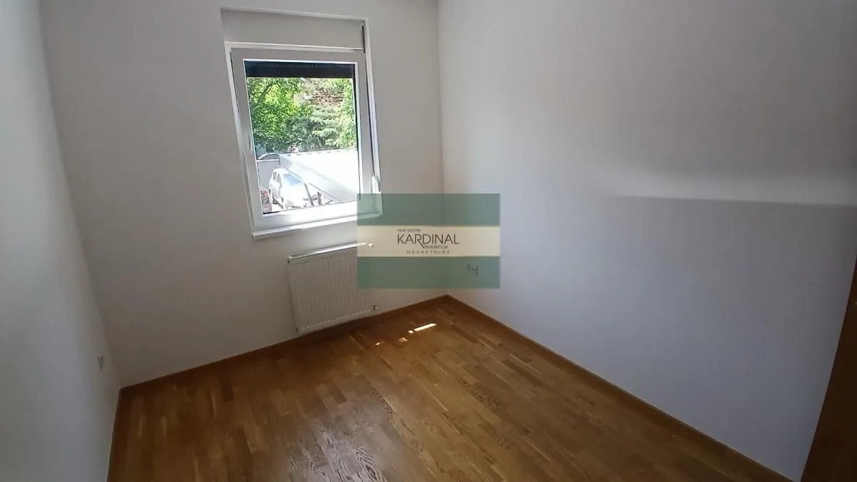 Prodaja, dvosoban stan, 70m², Erdoglija, Kragujevac