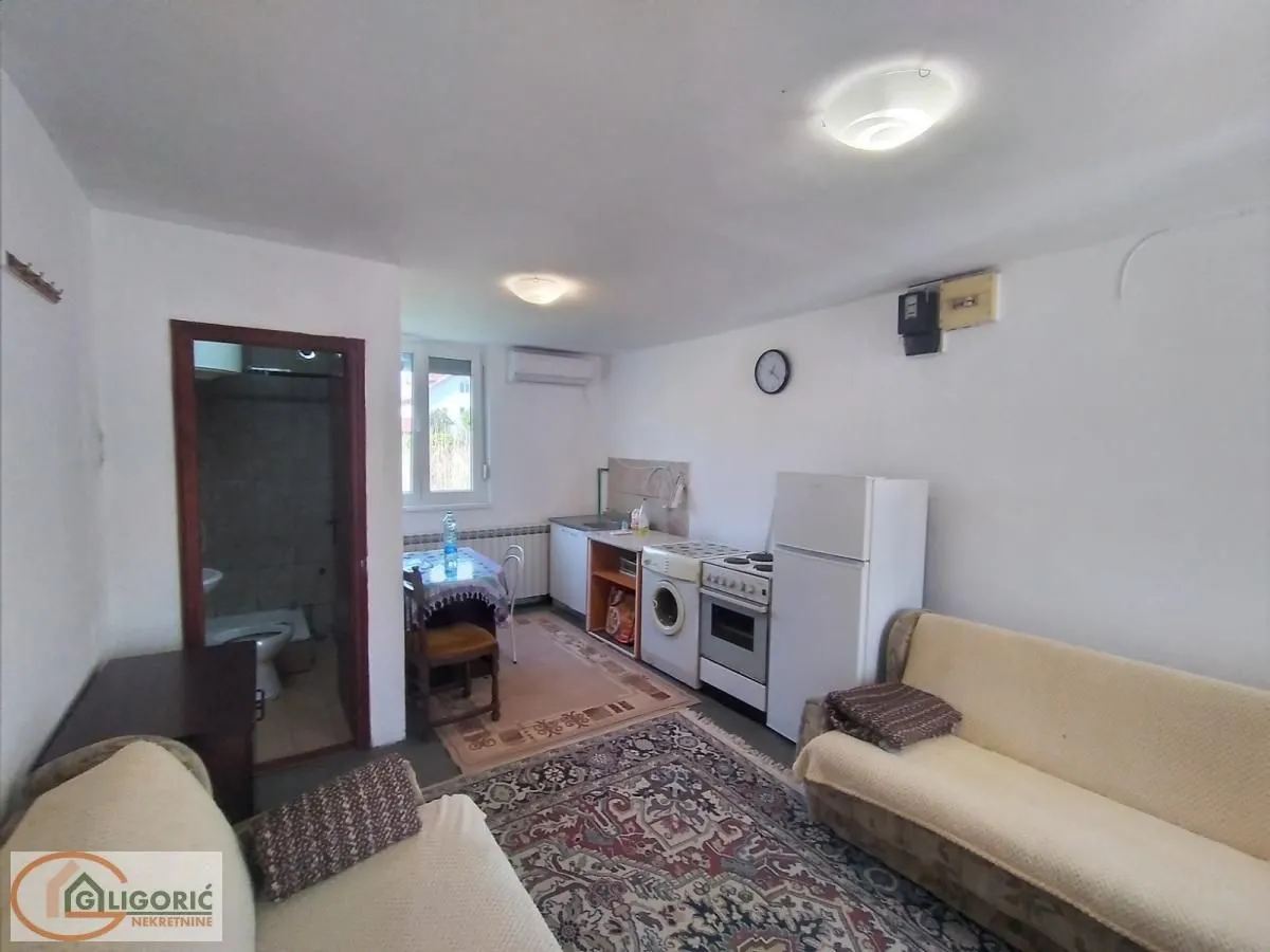 Rent, studio apartment, 40m², Borča 1, Borča Sve Podlokacije