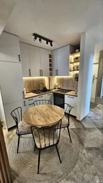 Rent, two bedroom apartment, 52m², Tivat, Crna Gora - image 2