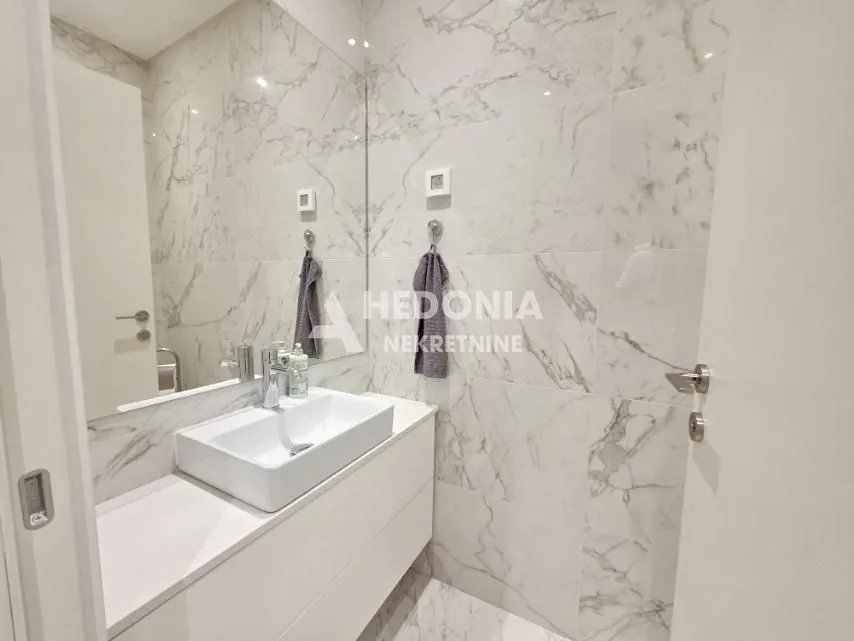 Prodaja, trosoban stan, 95m², Novi Beograd Blok 65, Novi Beograd Sve Podlokacije